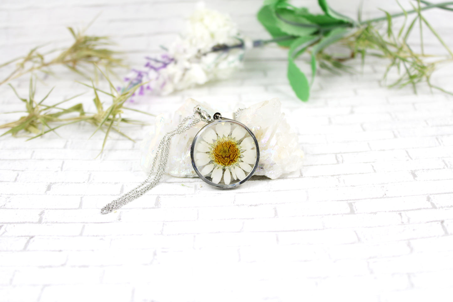 Daisy Necklace | Handmade jewelry with real flower