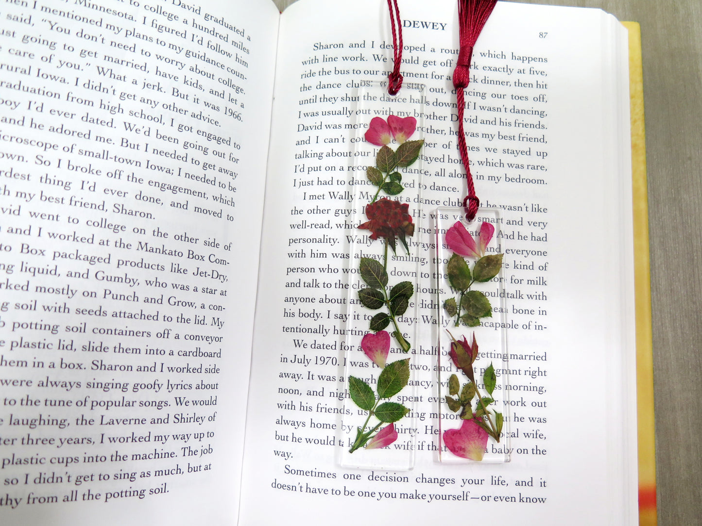 Dried flowers resin bookmark with tassel - Pressed flowers page marker