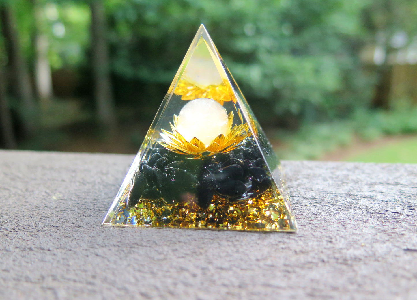 Crystal pyramid Healing Orgonite-Positive Energy Generator, resin Pyramid