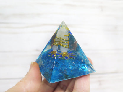 Clear quartz pyramid Healing Orgonite-Positive Energy Generator, resin Pyramid