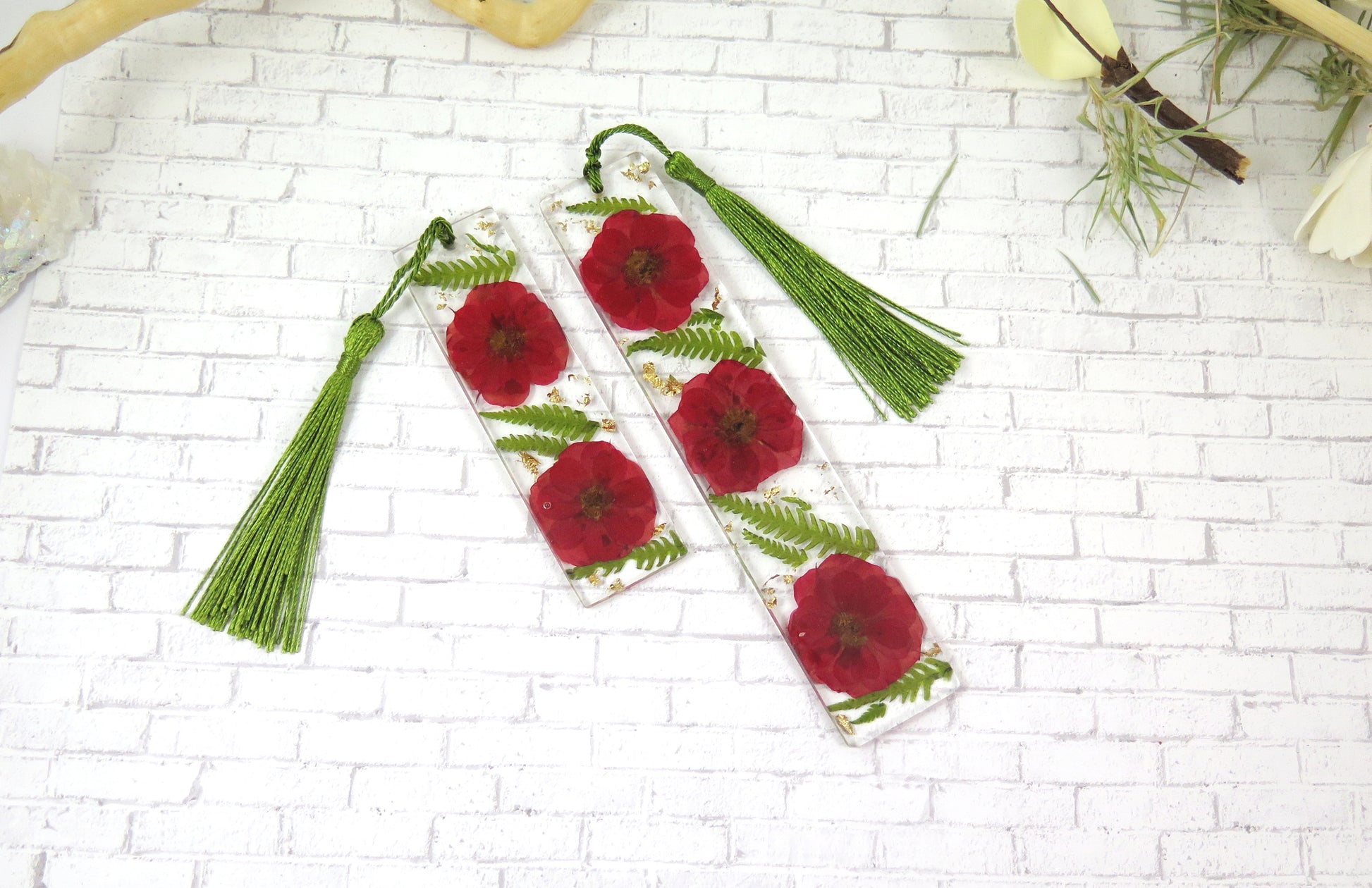 4pcs Dried Flower Bookmarks Handmade Transparent Resin Plant Page Markers  with Tassels (Kraft Bookmark Sleeve)