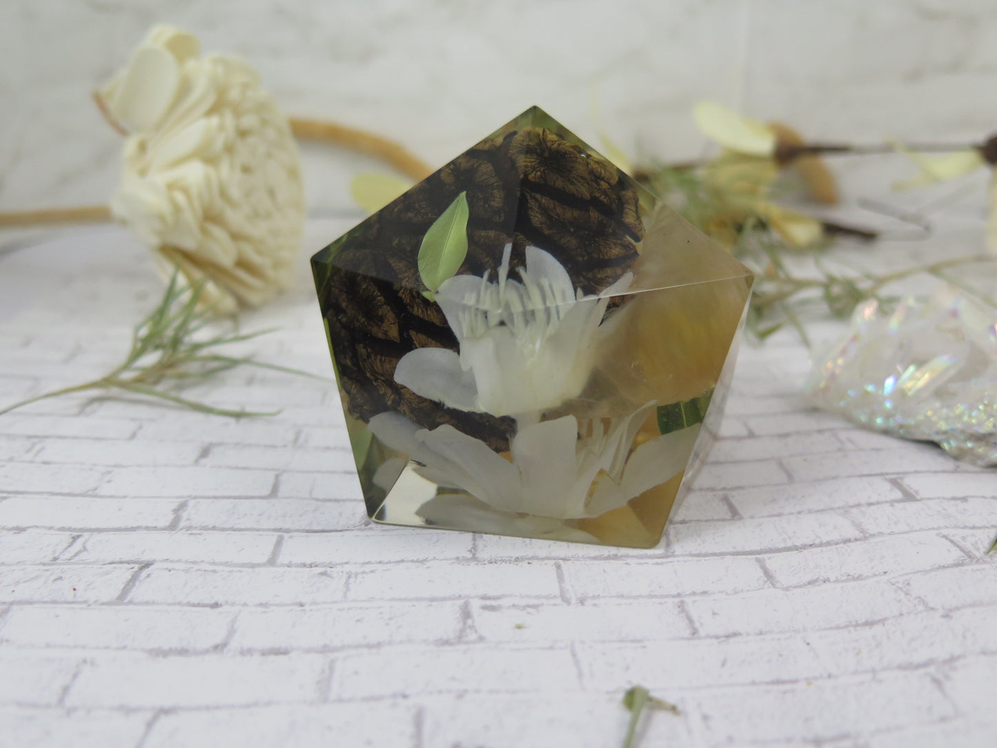 Custom dianond shape resin decor with dried flowers, memorial keepsake