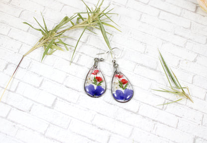 Teardrop Flower resin earrings - - pressed flower - dangle earrings