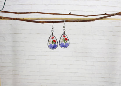 Teardrop Flower resin earrings - - pressed flower - dangle earrings