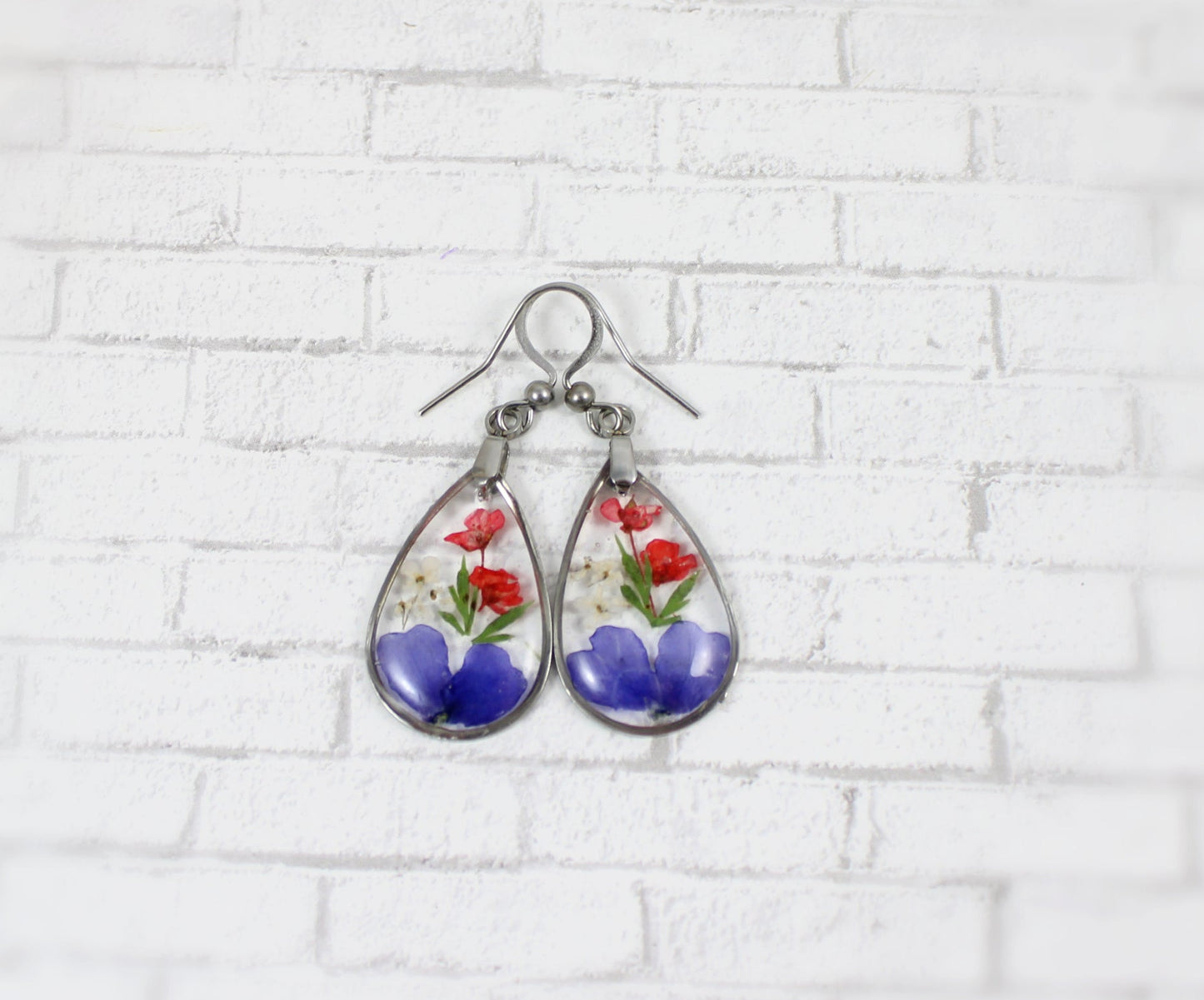 Teardrop Flower resin earrings - - pressed flower - dangle earrings