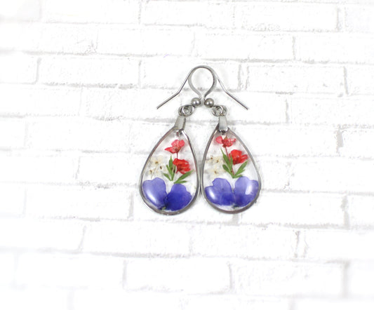 Teardrop Flower resin earrings - - pressed flower - dangle earrings