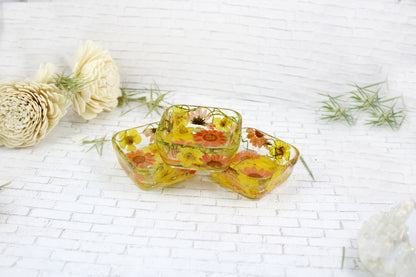 Real flowers jewelry dish- Small trinket - resin ring dish