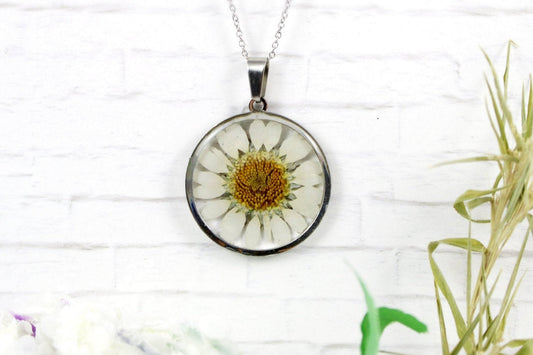 Daisy Necklace | Handmade jewelry with real flower