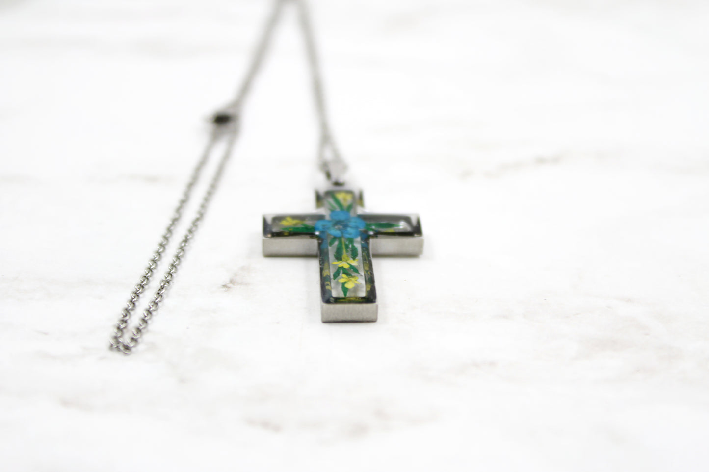 Cross Necklace Pressed Flower Resin Necklace: Gold/Silver Frame