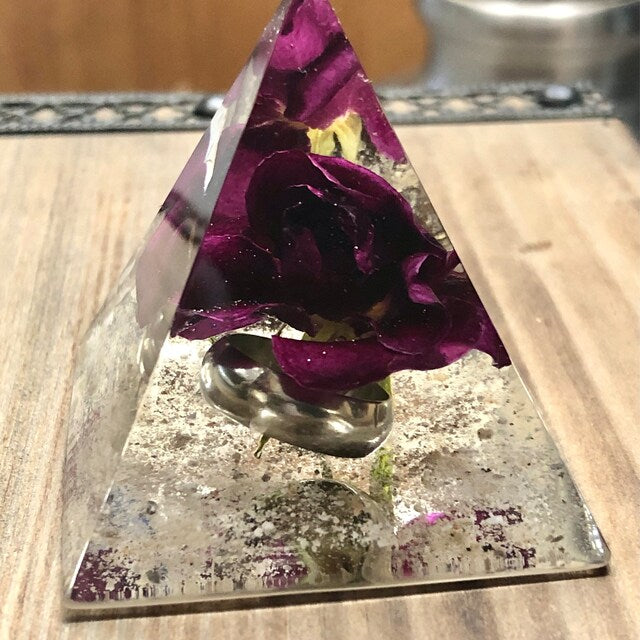 Custom paperweight home decor pyramid