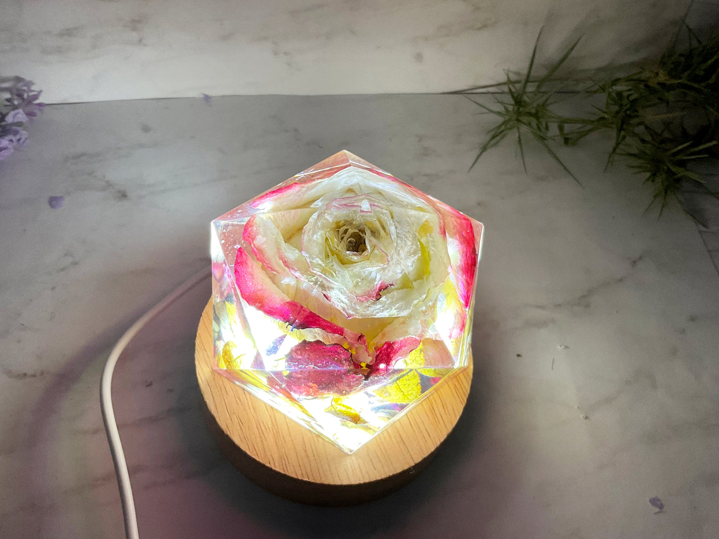 Custom dianond shape resin decor with dried flowers, memorial keepsake