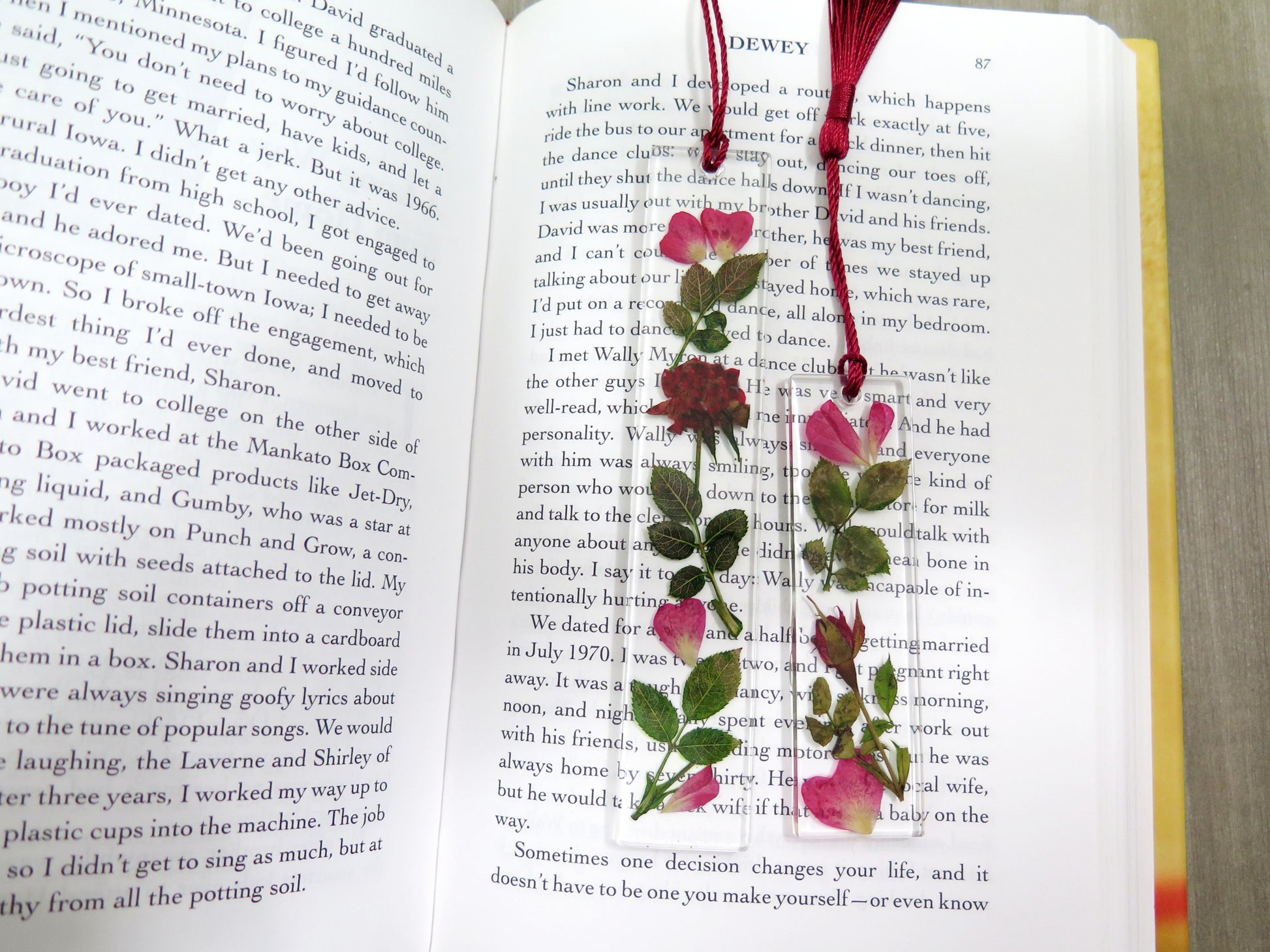 4pcs Dried Flower Bookmarks Handmade Transparent Resin Plant Page Markers  with Tassels (Kraft Bookmark Sleeve)