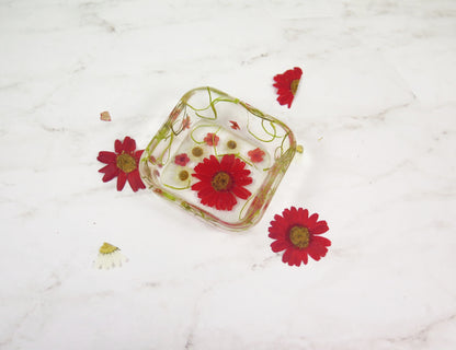 Real flowers decorative trinket tray - Resin catchall dish - Aesthetic trinket dish