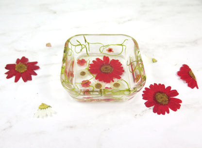 Real flowers decorative trinket tray - Resin catchall dish - Aesthetic trinket dish