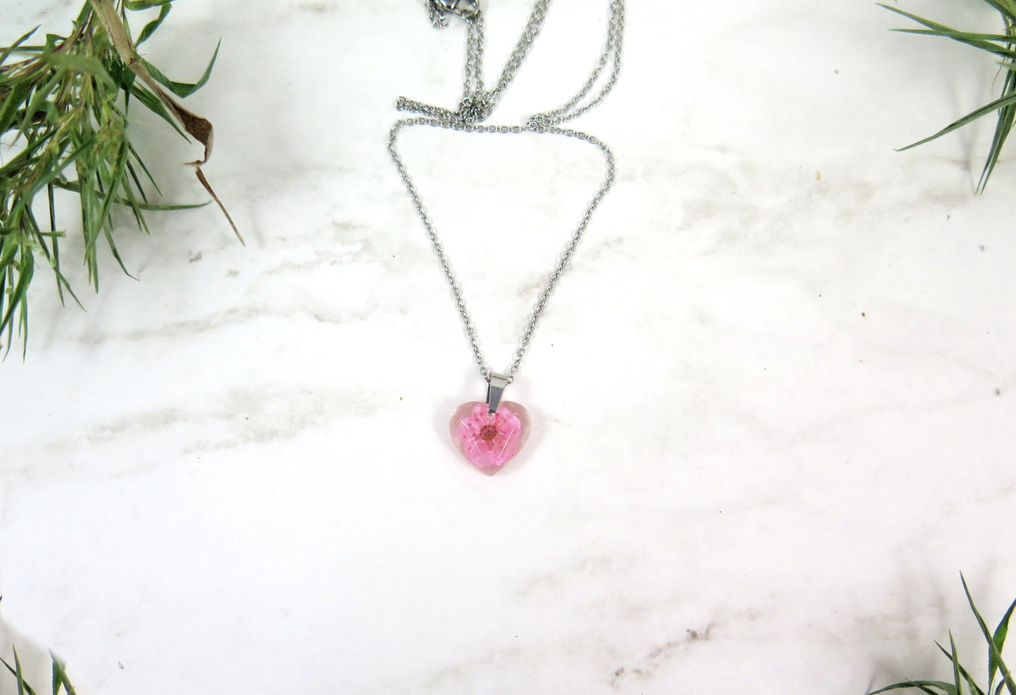 Dainty heart shape necklace with pressed flowers