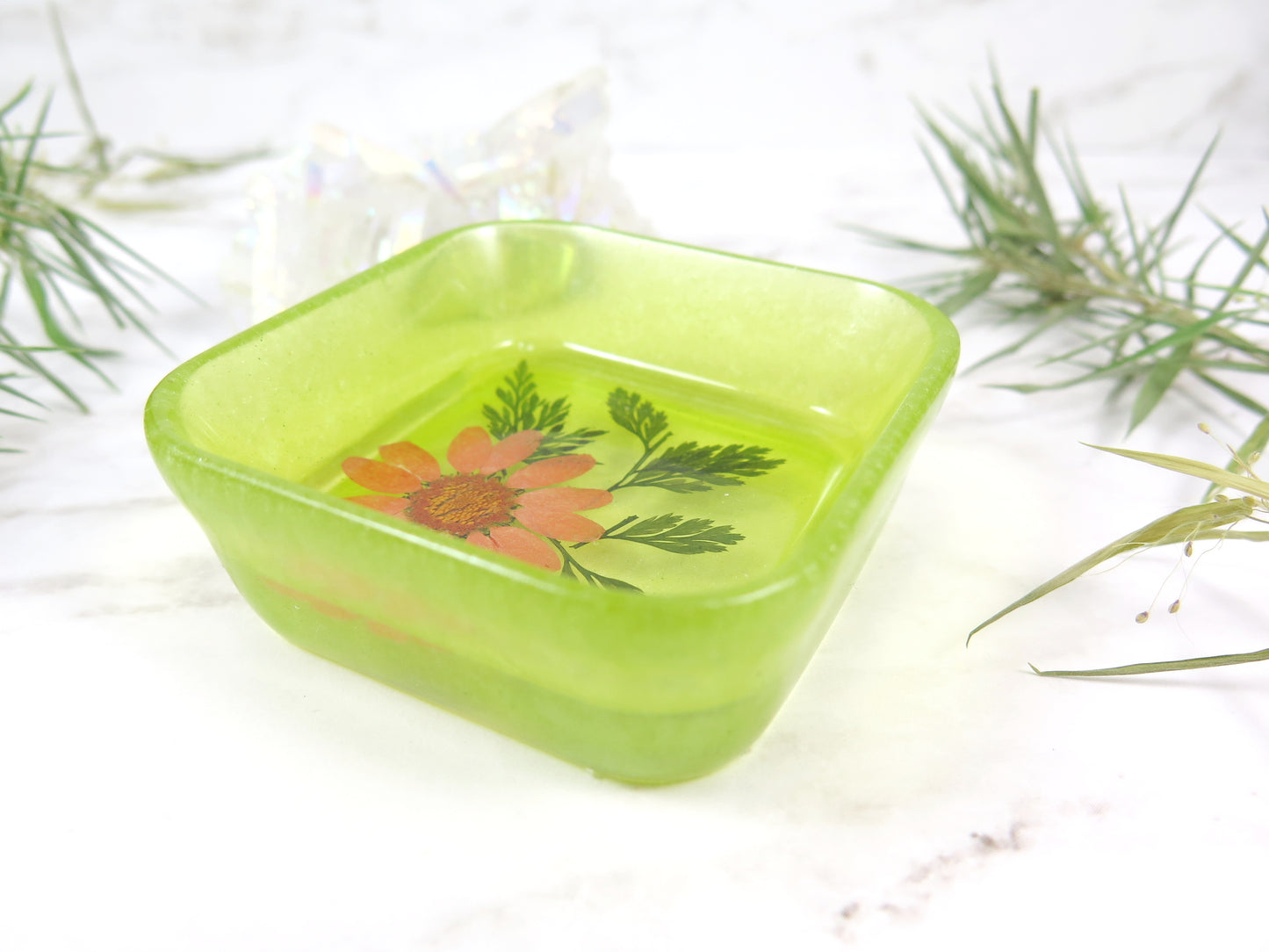 Pressed flower ring dish - resin jewelry dish - Small catchall tray