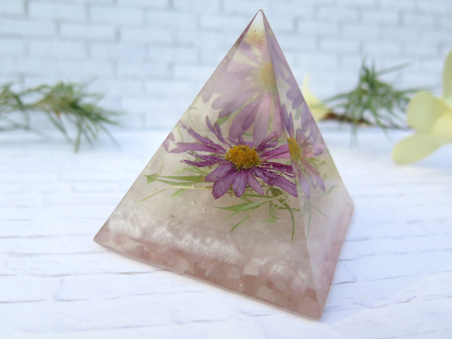 Flower paperweinght desk decor real flower home decor pyramid