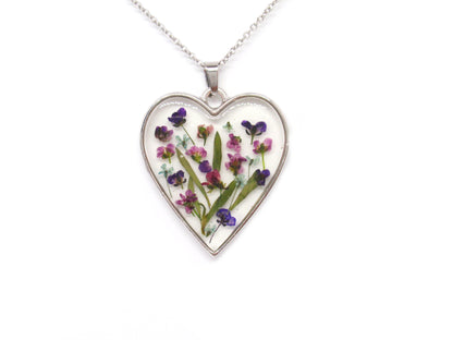 Heart shape resin necklace with real flowers