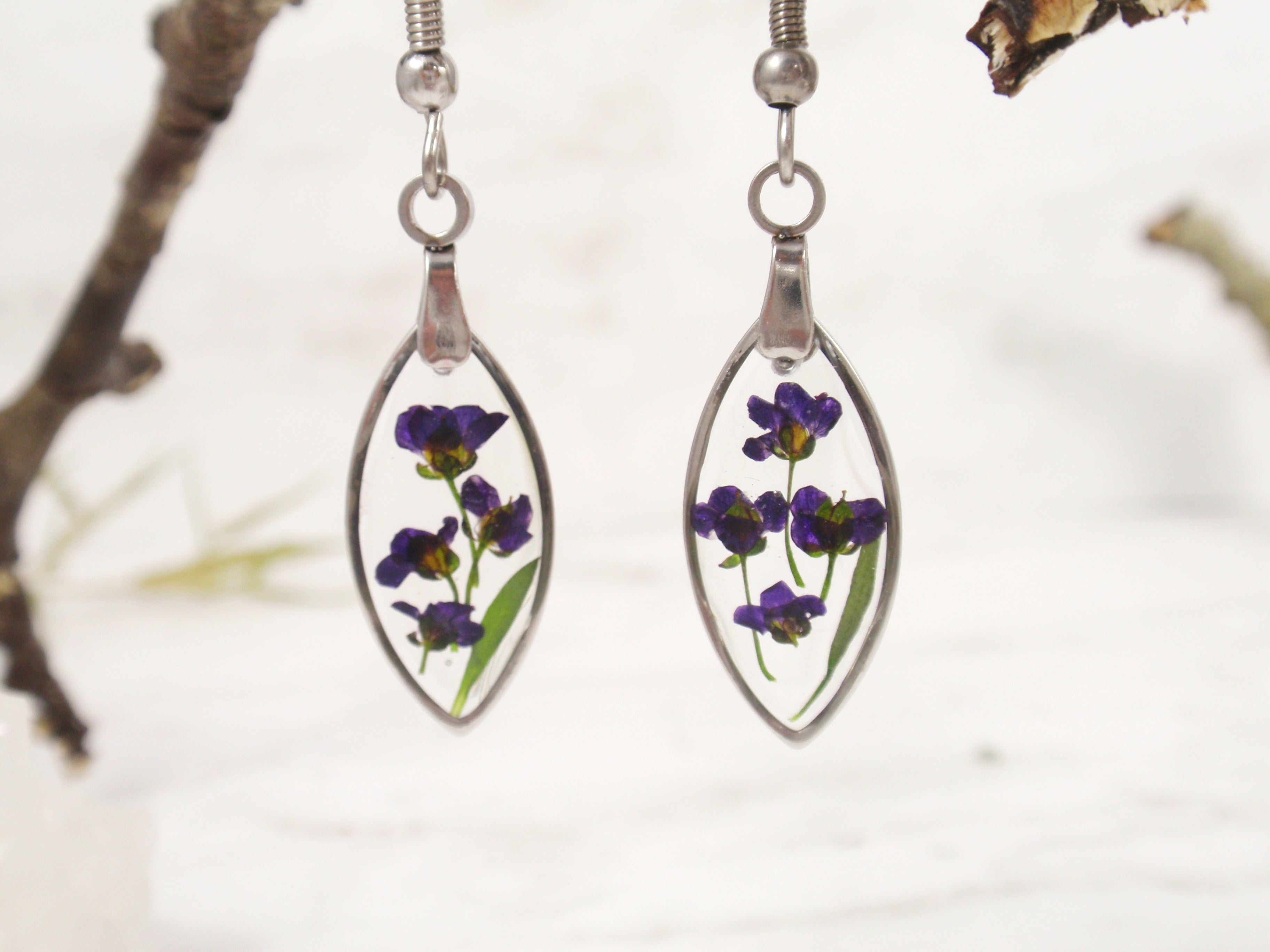 diy resin flower earrings/making simple and beautiful resin earrings/uv  resin jewelry/drop earrings - YouTube