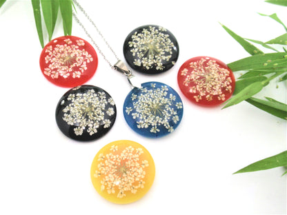 Color changing flower necklace black to blue