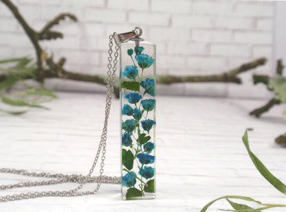 Flower necklace blue baby's breath